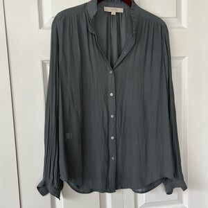LOFT Women's Gray Blouse
Size small Size